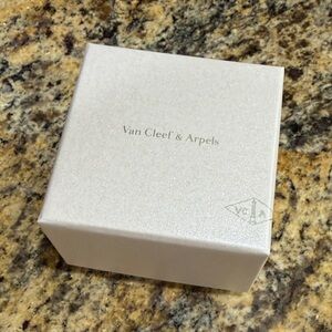 Van Cleef & Arpels gift Box for bracelet